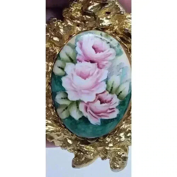 Vtg Pendant Hand Painted Porcelain Roses 14k Gold Nugget plated Frame Necklace - Picture 2 of 10